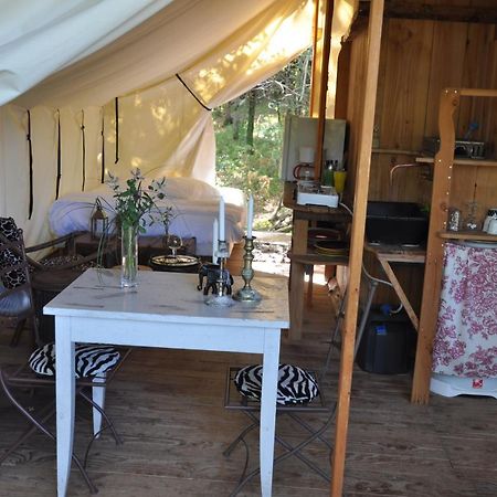 Camping Glamping Terre Rouge Hotel Villecomtal Exterior foto